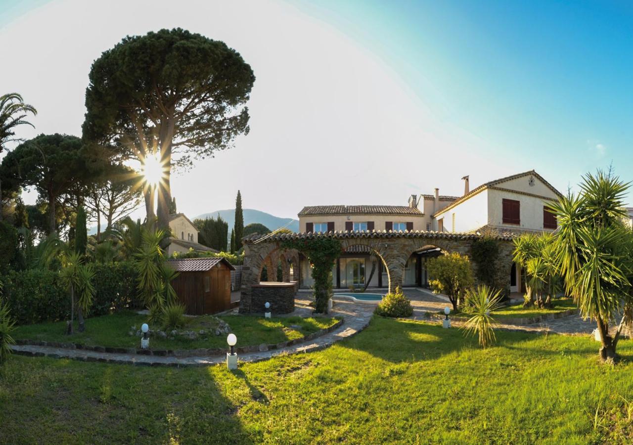 Residence La Menado キャバレール・シュル・メール エクステリア 写真